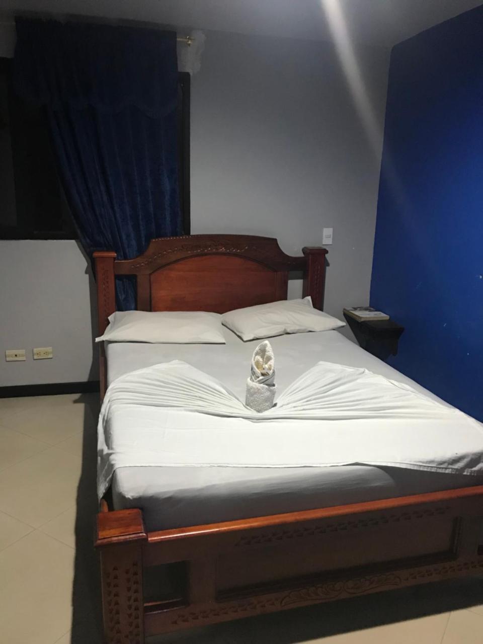 Hotel Calipso Мариния Екстериор снимка