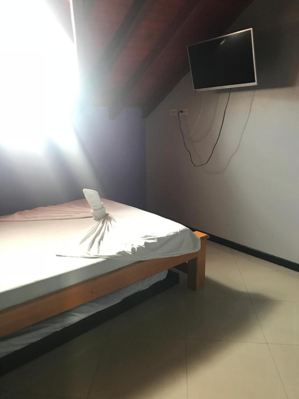 Hotel Calipso Мариния Екстериор снимка
