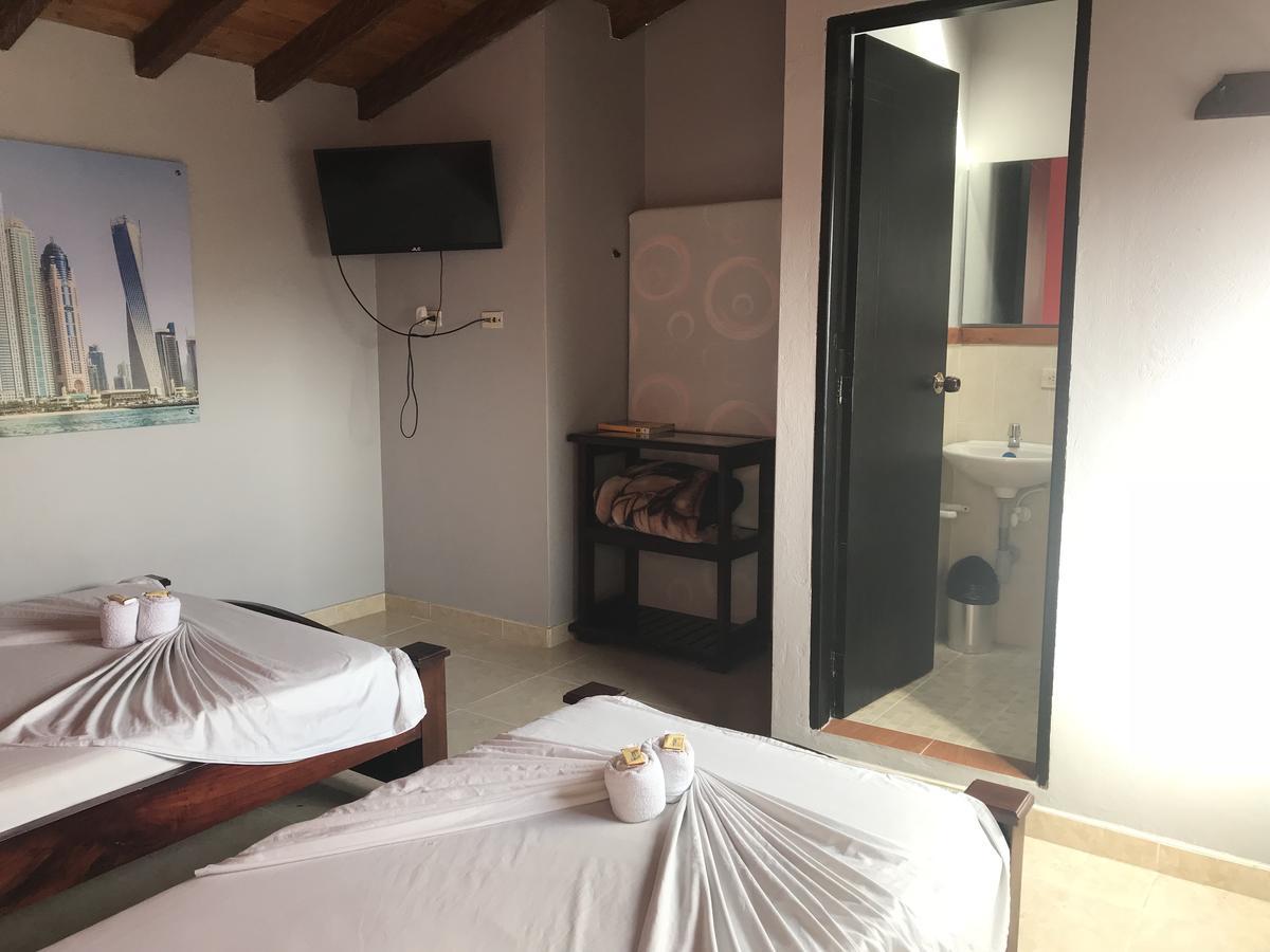 Hotel Calipso Мариния Екстериор снимка